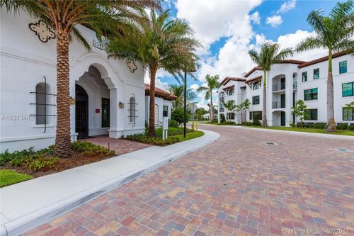 Foto principal - 2611 NW 84th Ave