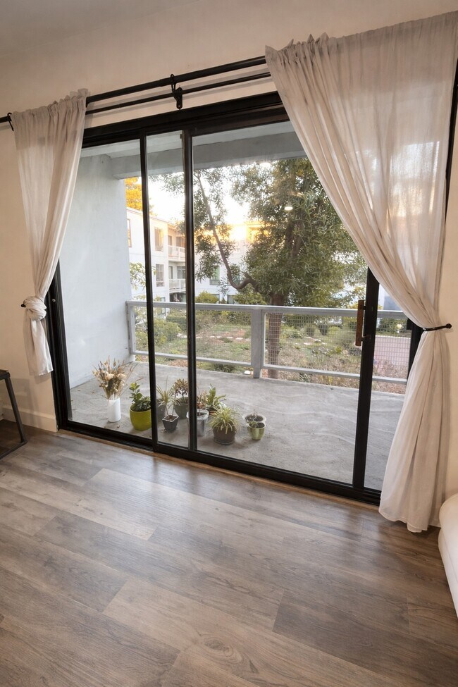 Photo - 4 Commodore Dr Apartment