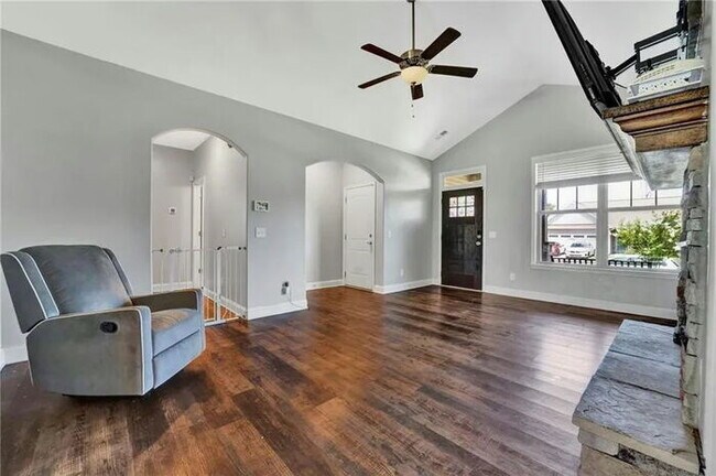 Foto del edificio - "Charming 3-Bedroom Home with 2 Full Baths in Greenville's Forest Ridge!"