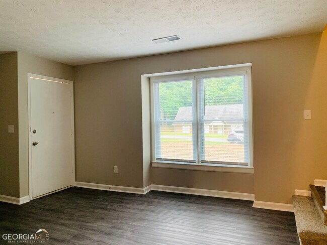 Building Photo - 9240 Colony Dr NW