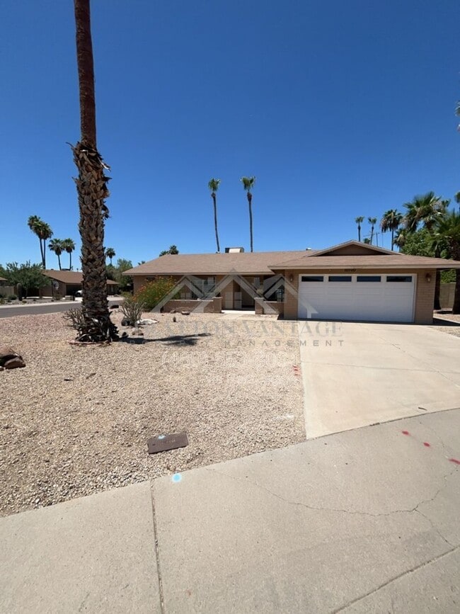 Building Photo - 10700 E Hope Dr