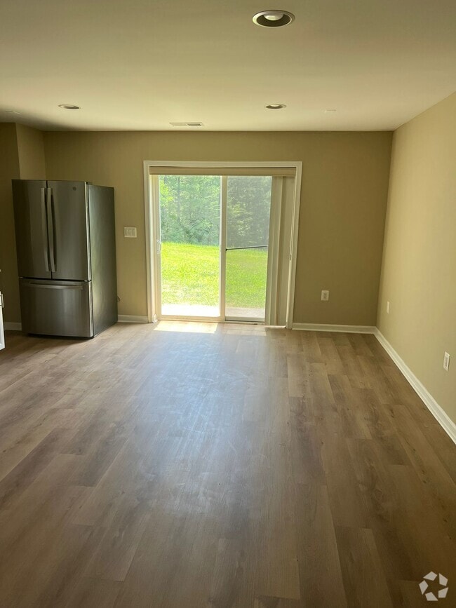Building Photo - 20 Aster Ln