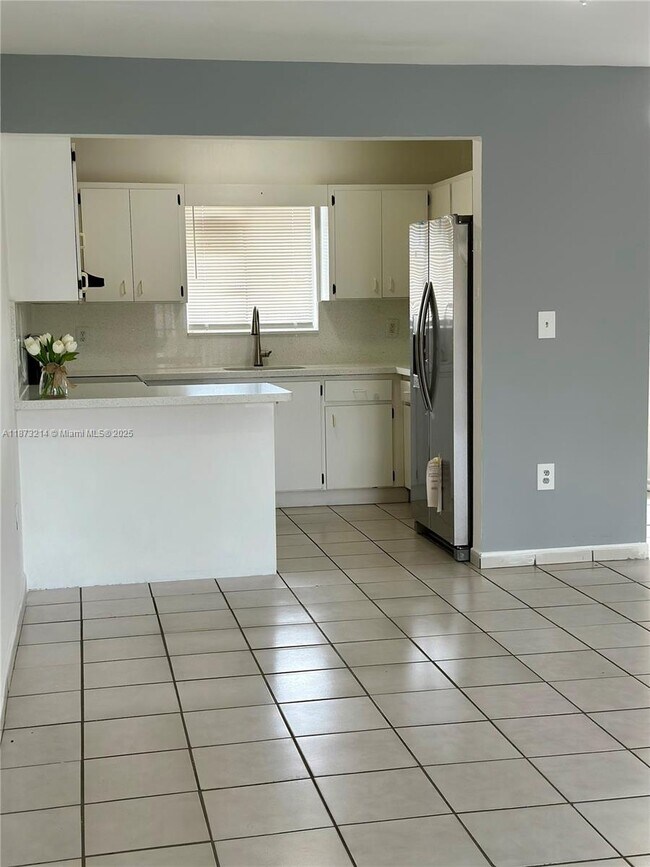 Foto del edificio - 3041 W 76th St
