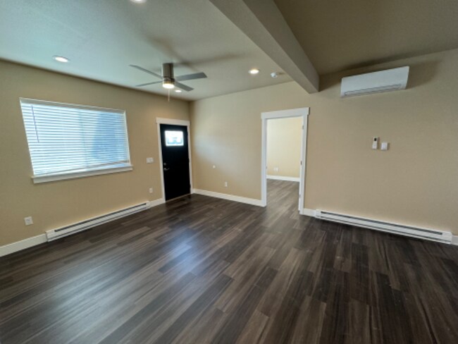 Building Photo - 310 3rd St W