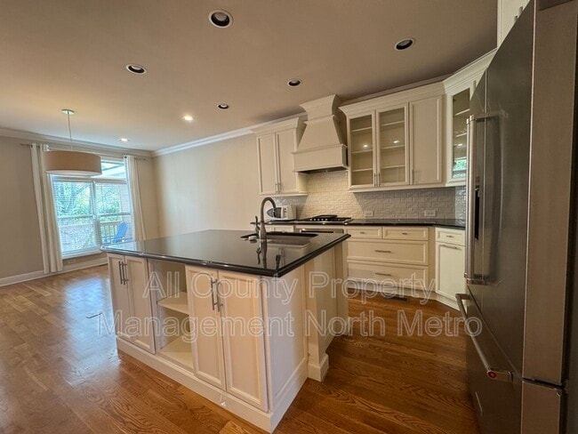 Building Photo - 10860 Ellicot Way