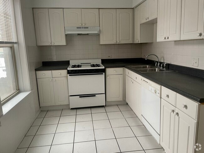 Building Photo - 551 Elmwood Ave