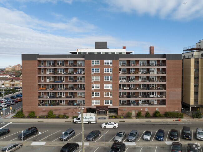 Foto del edificio - Oakwood Apartment Corp.