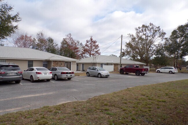 Foto del edificio - Charming 2 Bedroom Rental in Pace, FL with a Spacious Layout and Prime Location!