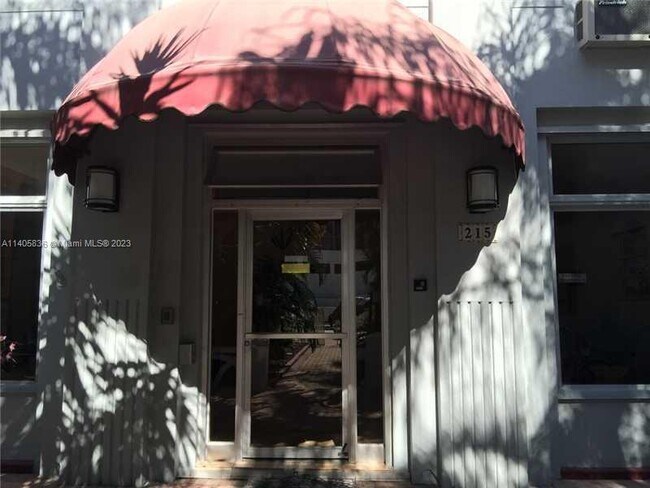 Building Photo - 215 30th St