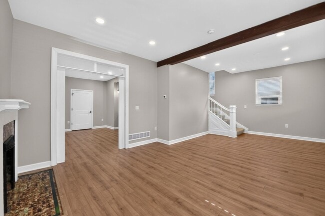 Building Photo - 2516 Agnes Ave