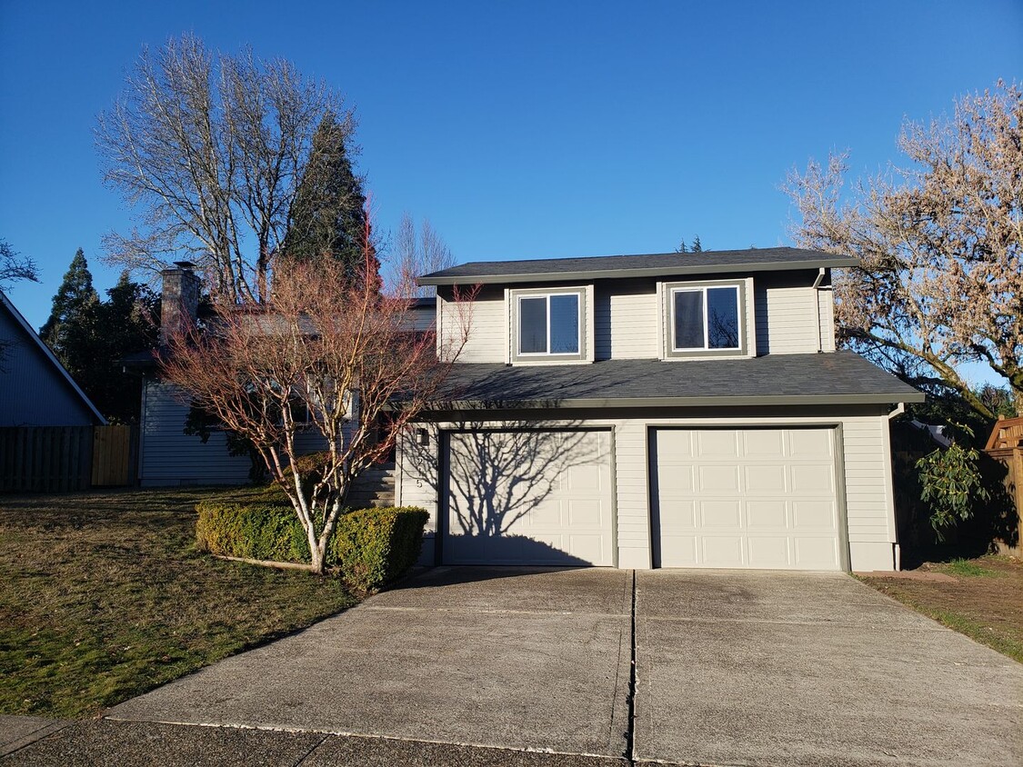 Foto principal - Beautiful Beaverton Home with Three Levels...