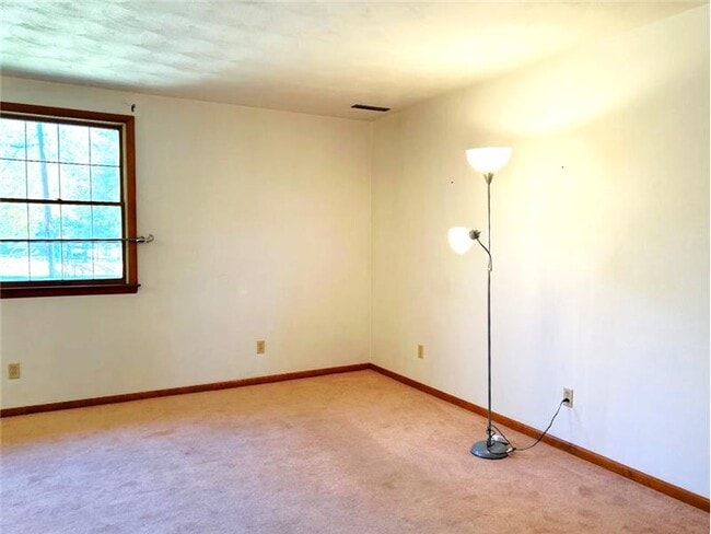 Building Photo - 120 Luanne Dr