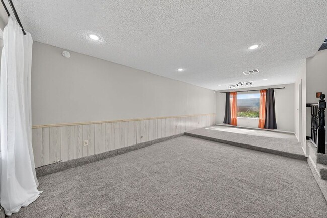 Building Photo - 389 Summer Creek Ct