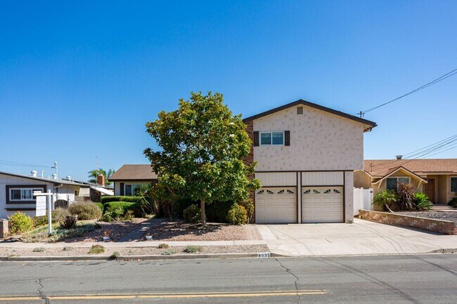 Building Photo - Large Traditional Home in La Mesa!