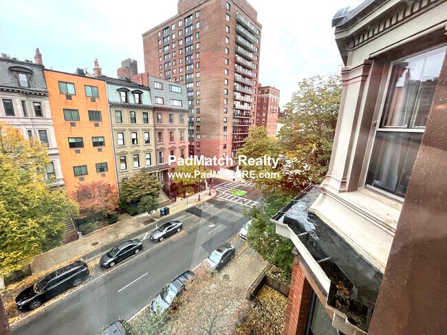 Building Photo - 211 Beacon St