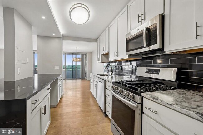 Foto del edificio - 5101 River Rd