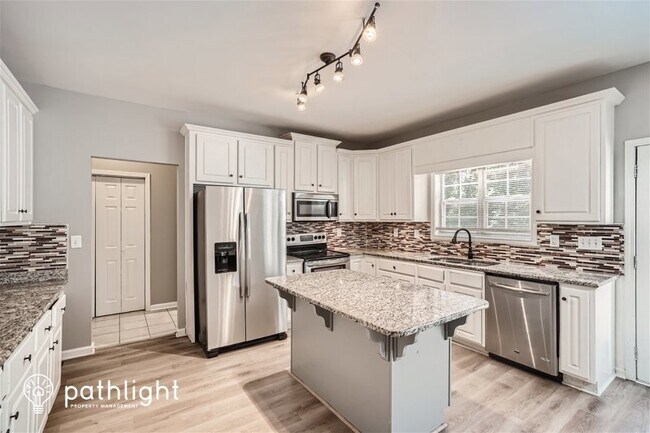 Building Photo - 3203 Woodhaven Court SW