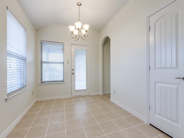 Building Photo - 910 Elm Grove