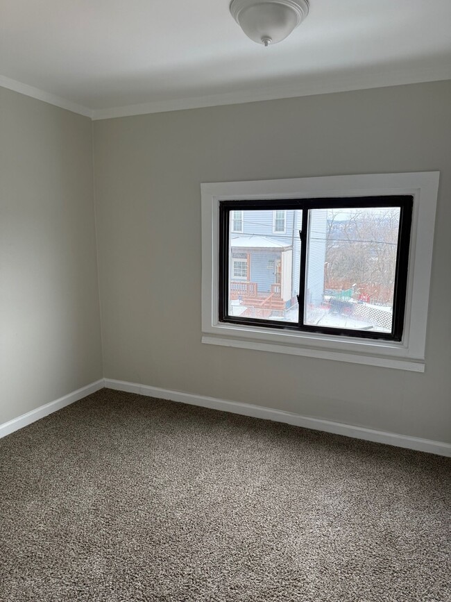 Building Photo - 1 Bed 1 Bath in Swissvale