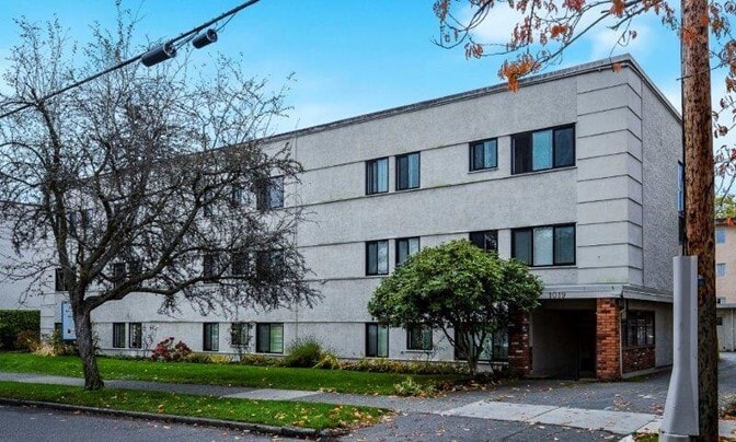 Building Photo - 1019 Rockland Ave