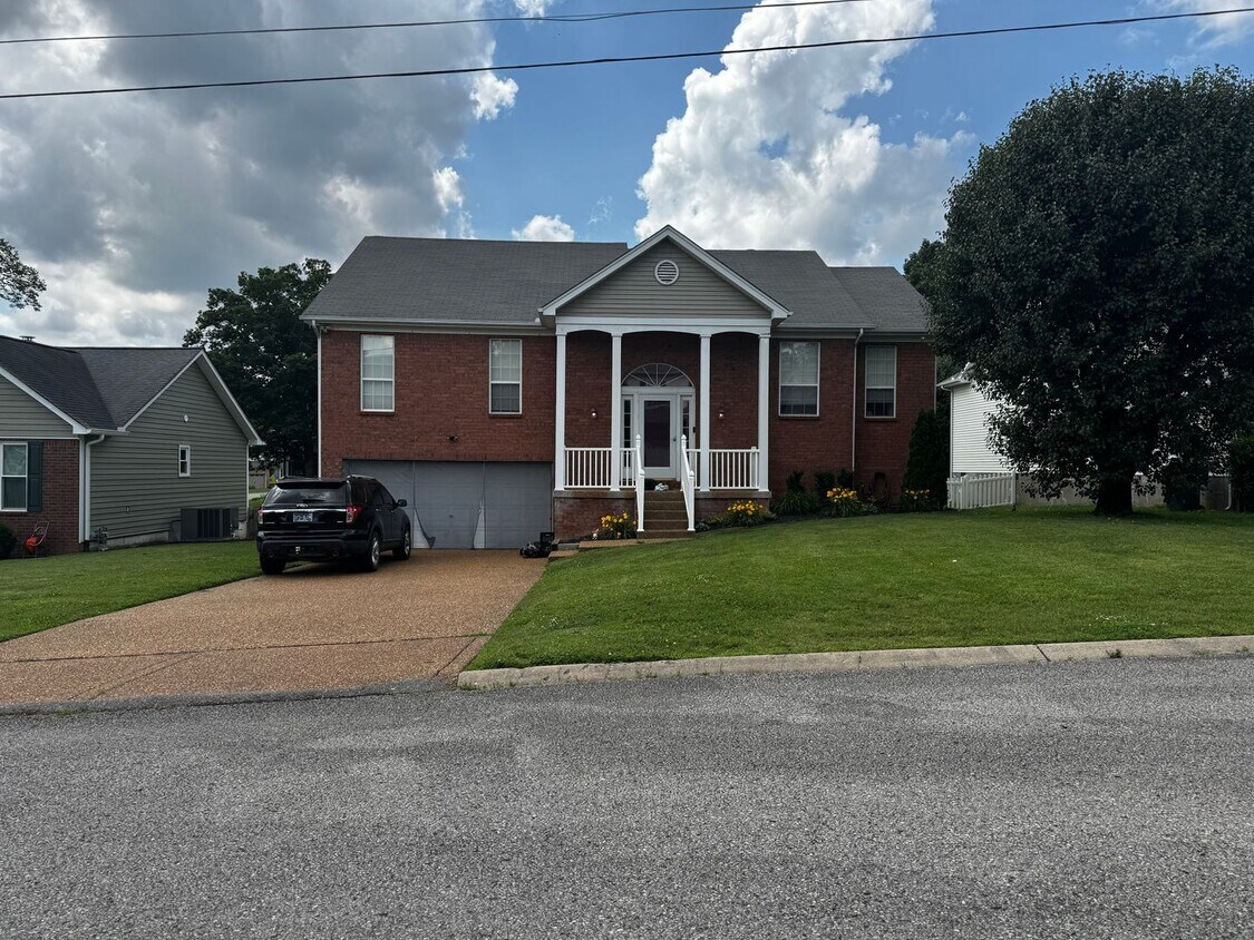 Primary Photo - 4 bedroom/3 bathroom coming soon to Mount ...