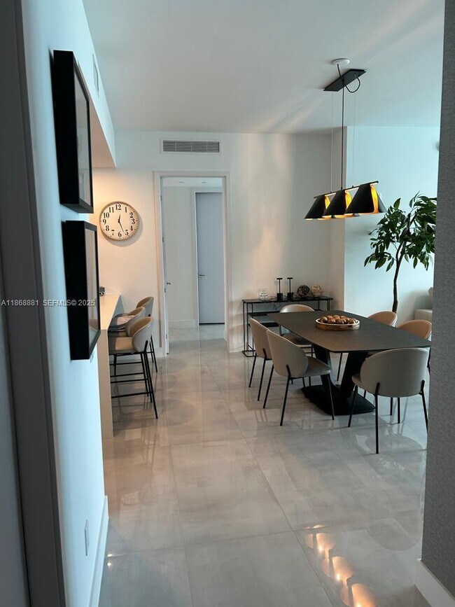 Foto del edificio - 17550 Collins Ave