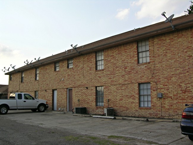 Building Photo - 416 E Tulip Ave