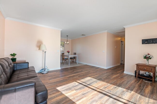 Building Photo - 9210 Kenwood Dr