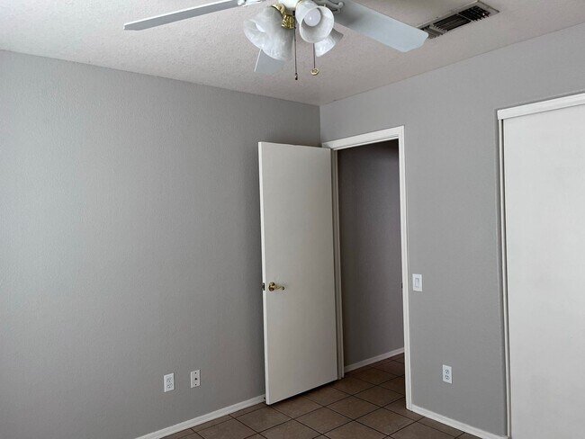 Foto del edificio - Coming Soon- 3 Bed/ 2Bath Single Level Hom...