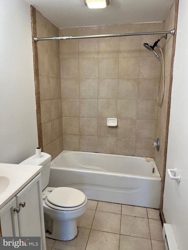 3380 N Main St Unit 4, Toms Brook, VA 22660 Room for Rent in Toms