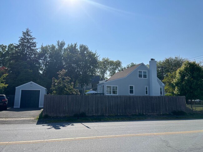 Foto del edificio - 3 Bedroom 2 Bath Fairfield House Near Southport