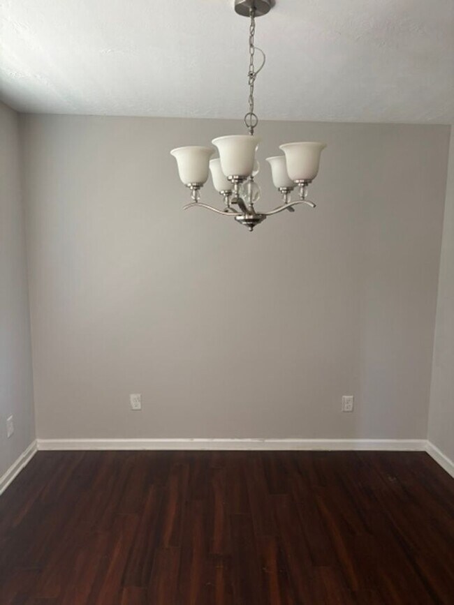 Foto del edificio - 5036 Reynolds Way