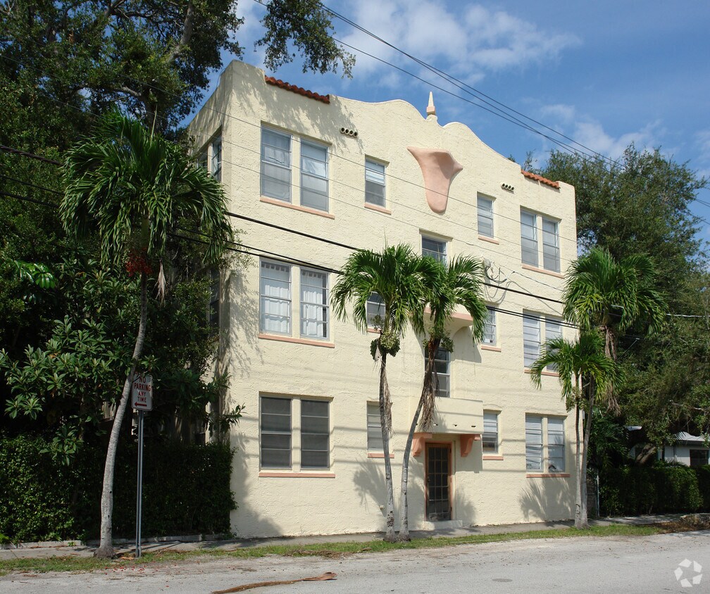 Building Photo - 2401 SW 28th St