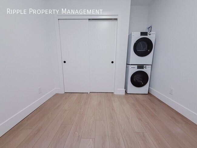 Photo du bâtiment - AMAZING 2 BEDS, 1 BATHS MULTIPLEX | AIR CONDITIONING & WINDOW COVERINGS