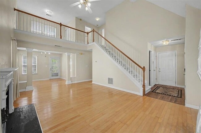Foto del edificio - 2025 Baramore Oaks Dr