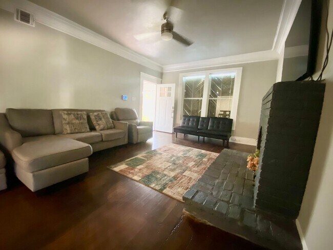 Building Photo - 1439 E Highland Blvd