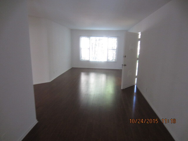 Building Photo - 115 S Barrington Pl