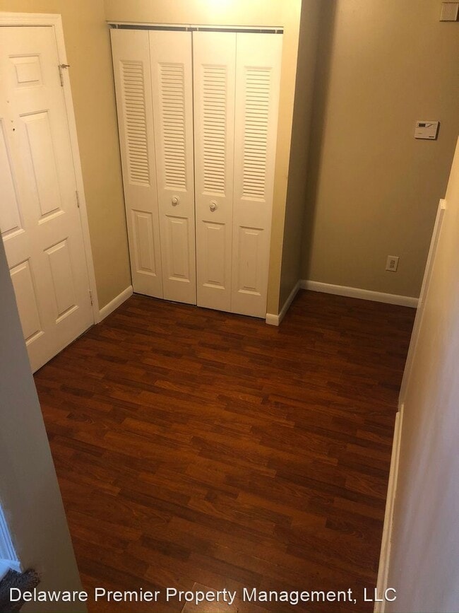 Building Photo - 3 br, 1.5 bath House - 2 White Drive