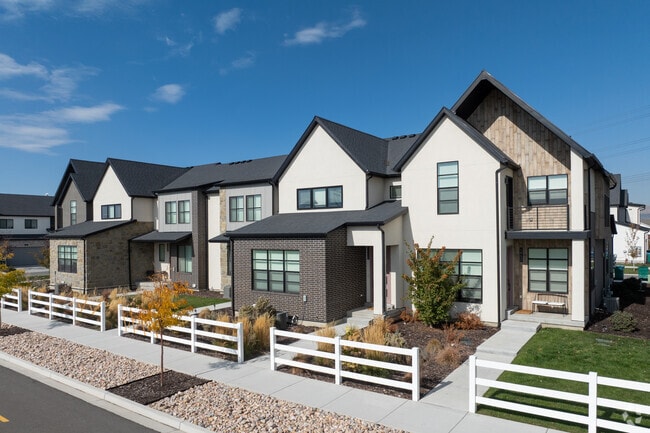 Building Photo - Snow Springs