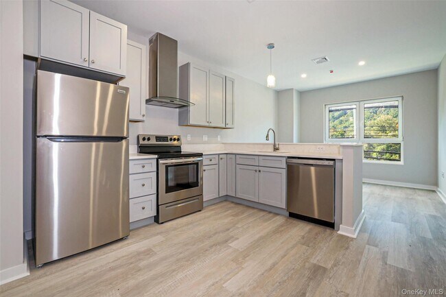 Building Photo - 500 Commerce St