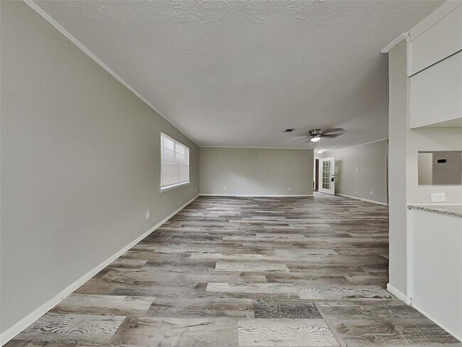 Foto del edificio - 24534 Red Deer Dr