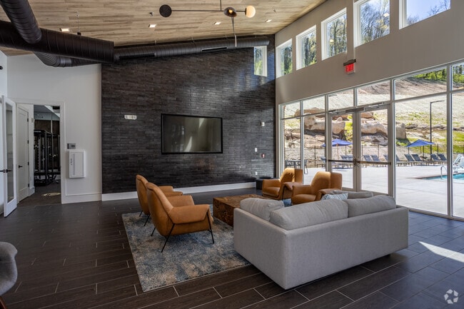 TV Lounge - Flagship Kerns Apartments