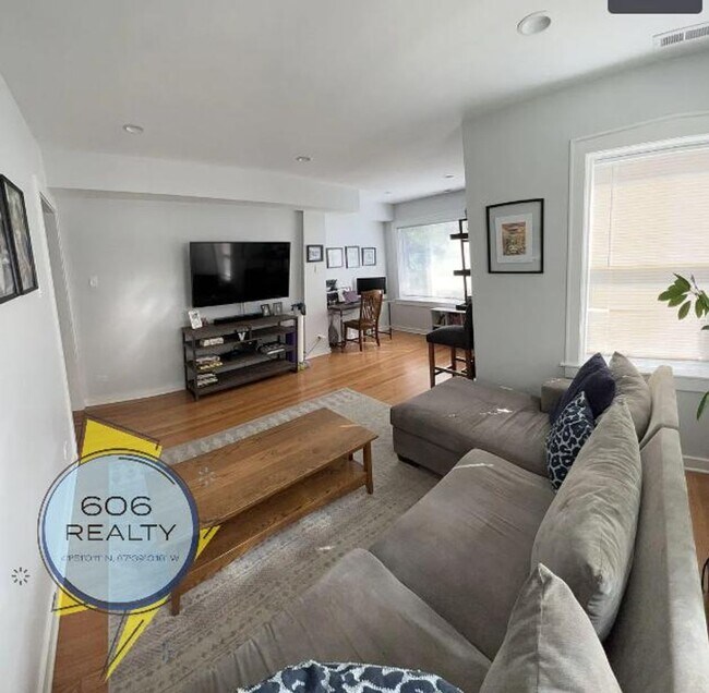 Foto del edificio - Jefferson Park Apt!