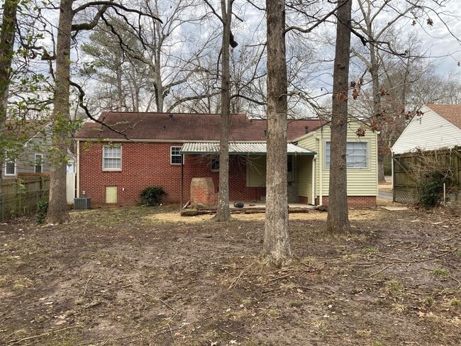 Building Photo - 2/2 House with Bonus in Summerville Park $1,195
