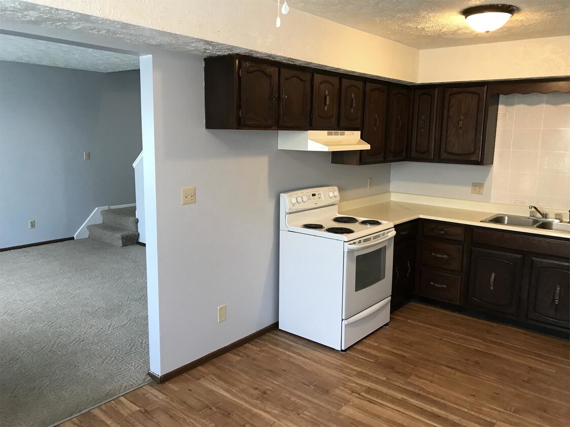 Foto principal - 6450 Farmdale Rd