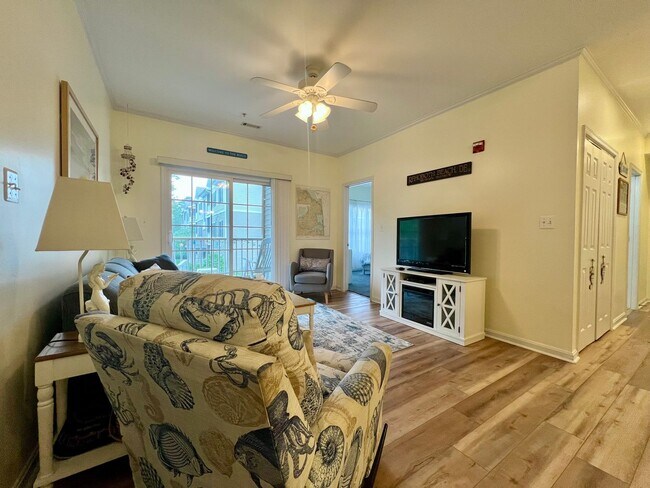 Foto del edificio - ADORABLE 2 BR, 2 BA CONDO - FURNISHED OR U...