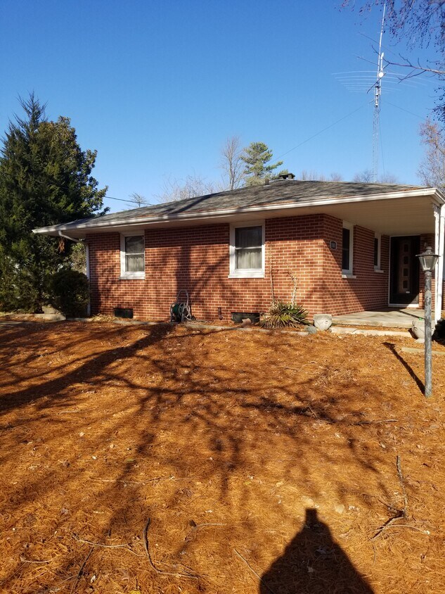 1000 S Giant City Rd, Carbondale, IL 62902 House Rental in Carbondale