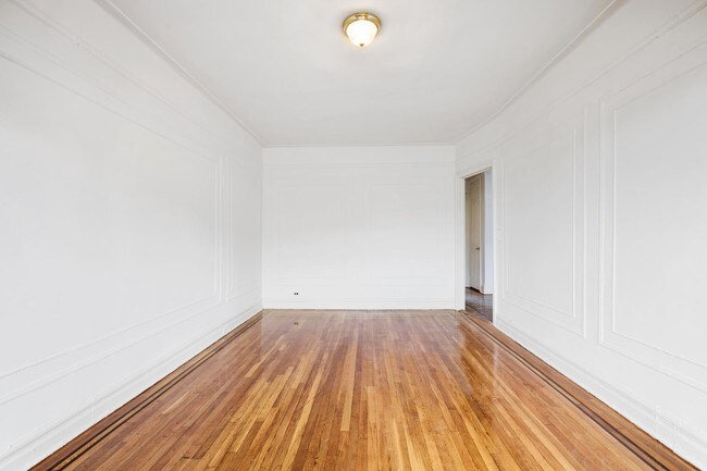 Building Photo - 19 Dongan Pl