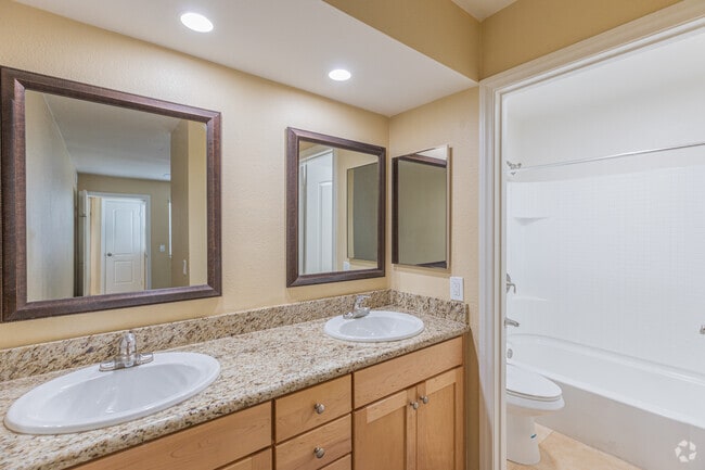 3BR, 2BA - 1,100SF - Bathroom - Citrus Court Apartments