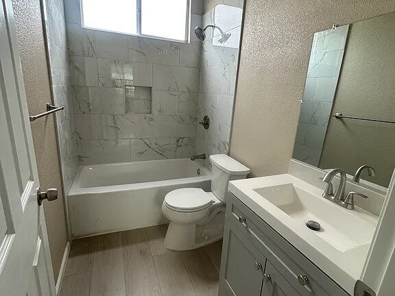 Foto del edificio - 4228 76th St